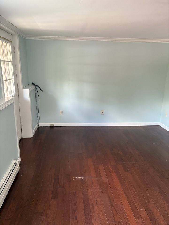 918 Flanders Rd - Photo 5 of 16