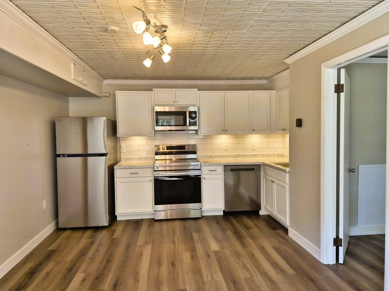 Bellpage Ave 2413 Unit 2 - Photo 4 of 15