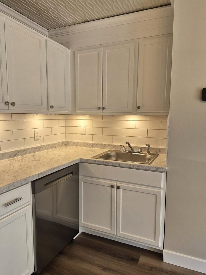 Bellpage Ave 2413 Unit 2 - Photo 6 of 15