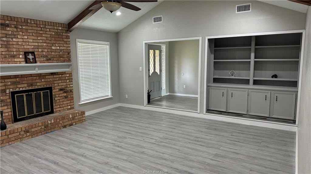 1010 Holt St - Photo 5 of 14