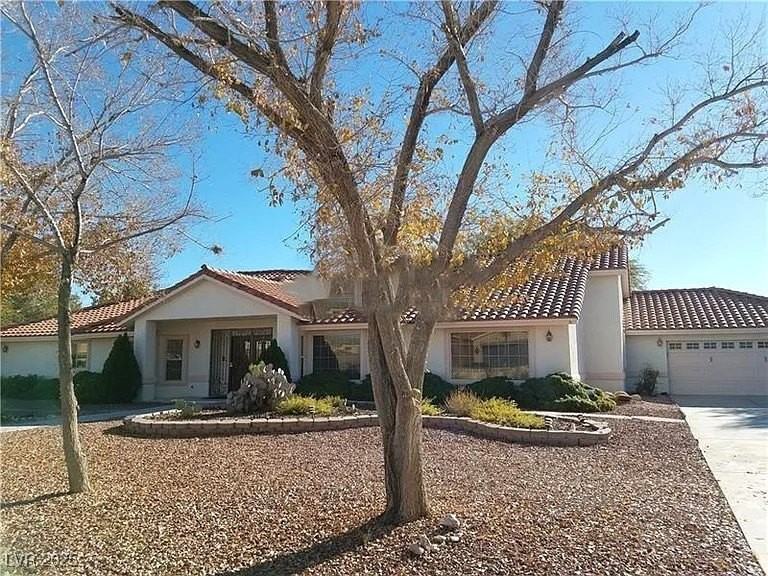 7595 W Camero Ave - Photo 4 of 28