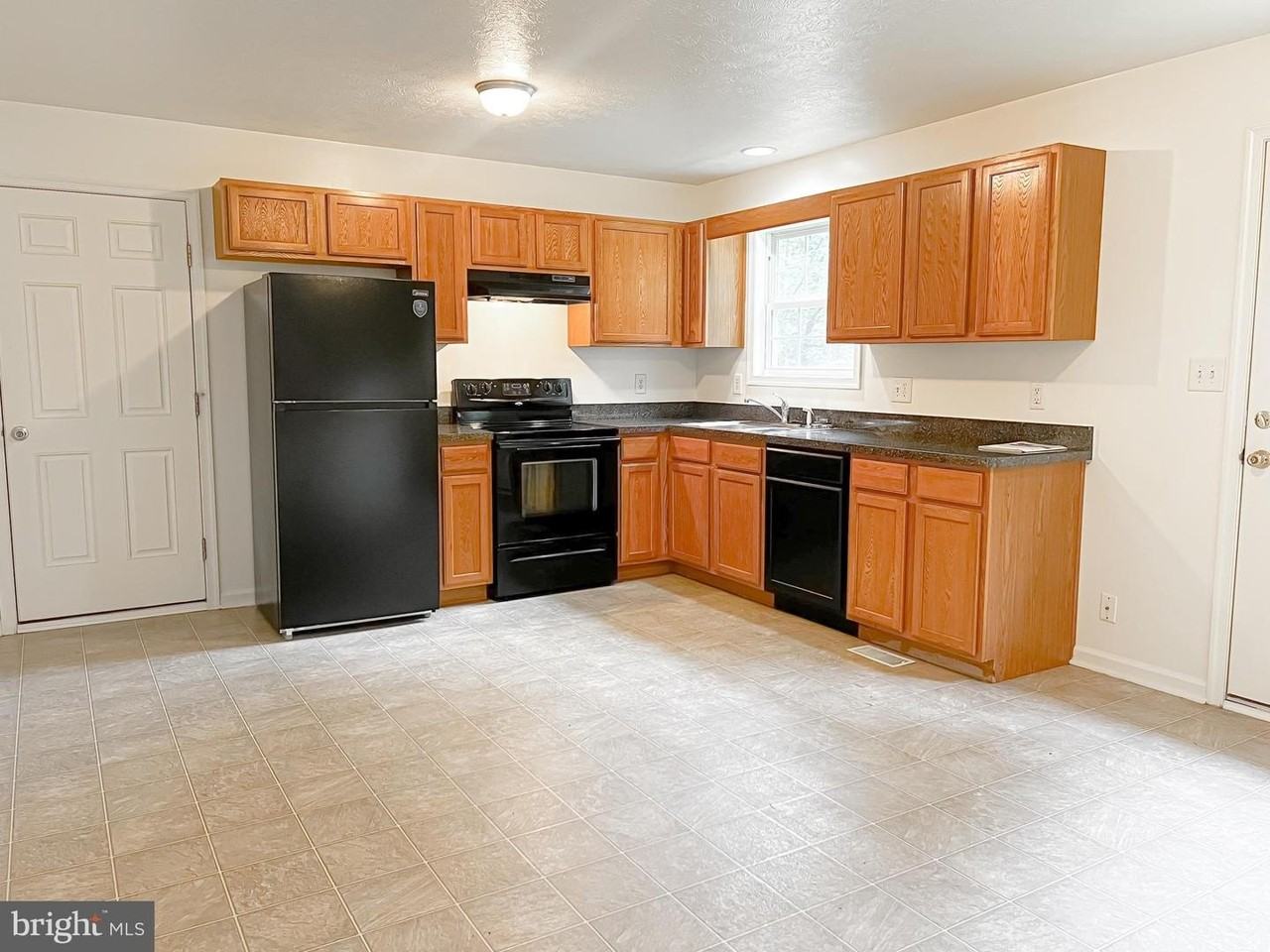 104 Basin Dr - Photo 6 of 26