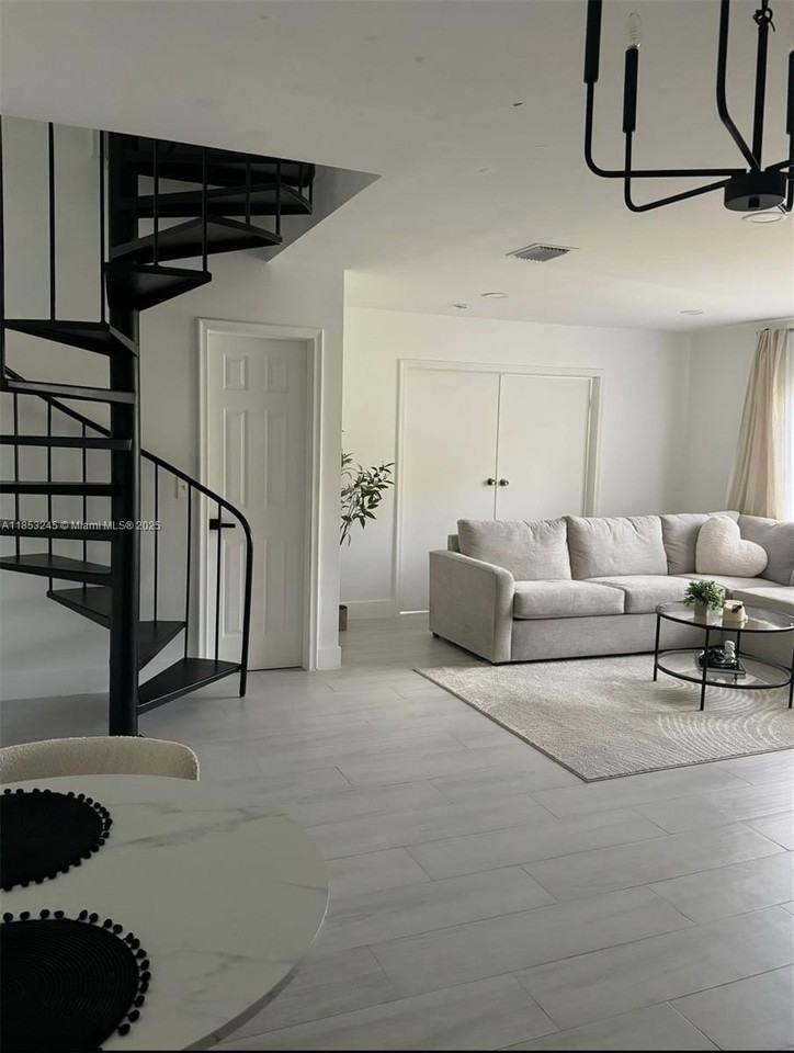 8660 Sw 149th Ave #211