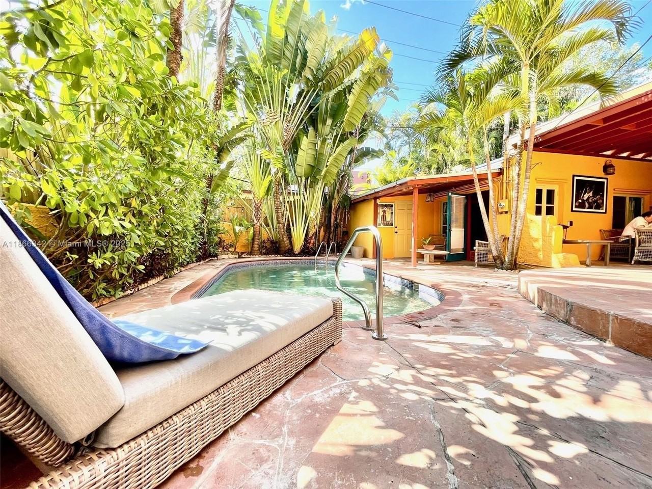 168 Ne 44th St - Photo 3 of 46