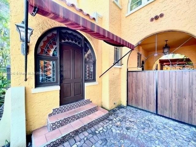 168 Ne 44th St - Photo 7 of 46