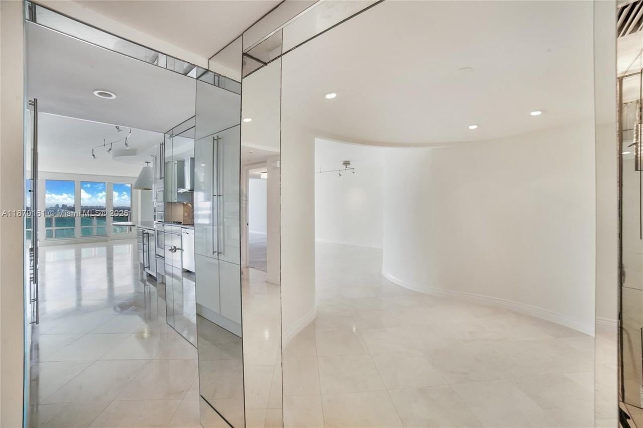 2100 South Ocean Lane #2007 - Photo 5 of 23