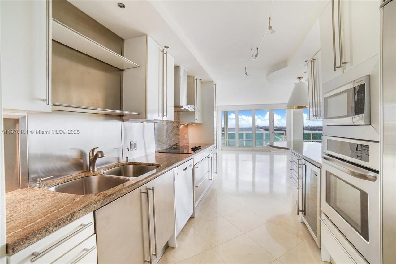 2100 South Ocean Lane #2007 - Photo 6 of 23