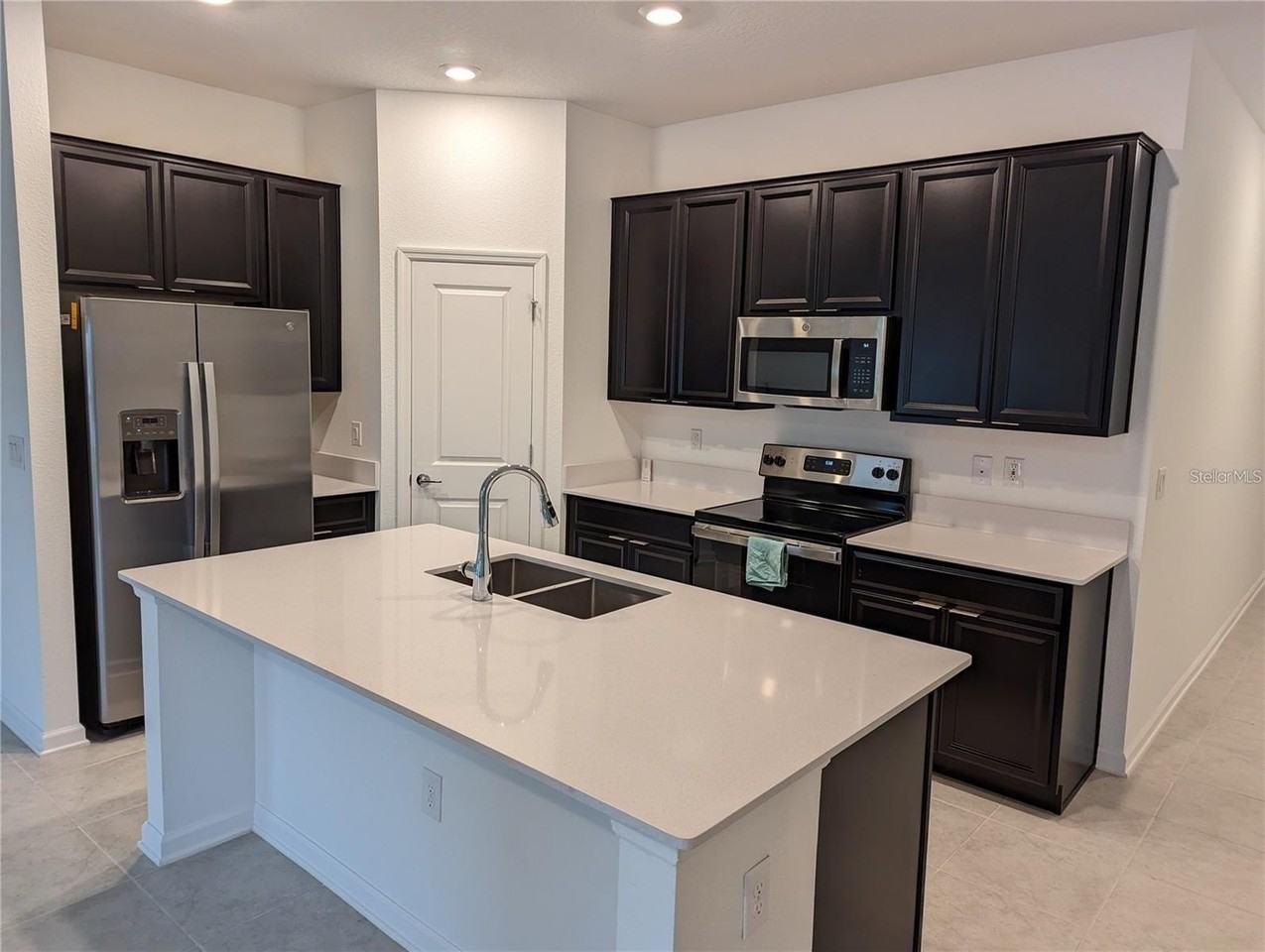 292 Pineywoods Street - Photo 3 of 16