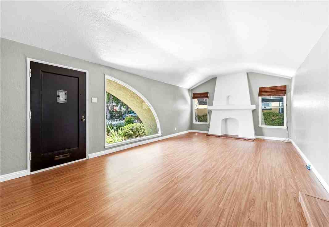 2109 Chestnut Avenue - Photo 5 of 32