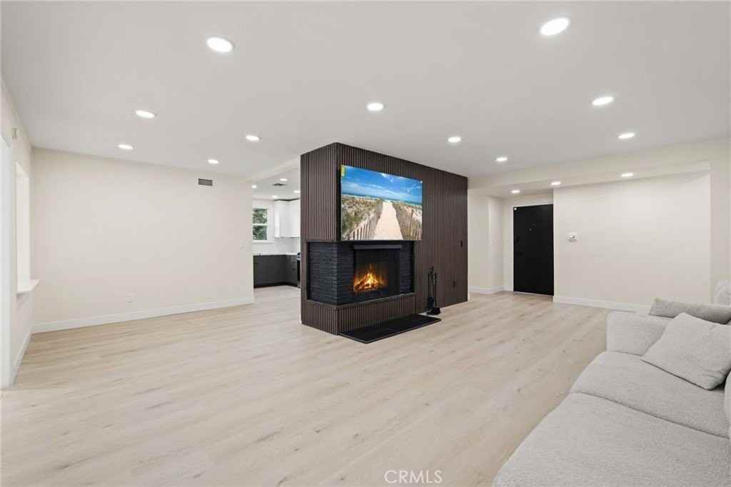 6556 Corbin Ave - Photo 2 of 37