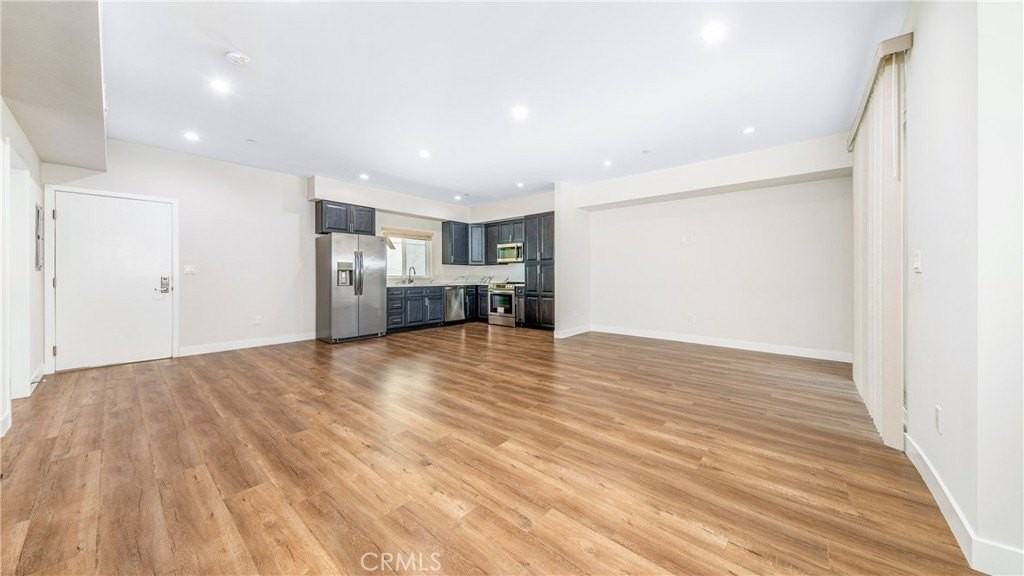 17154 Chatsworth St #2 - Photo 3 of 11