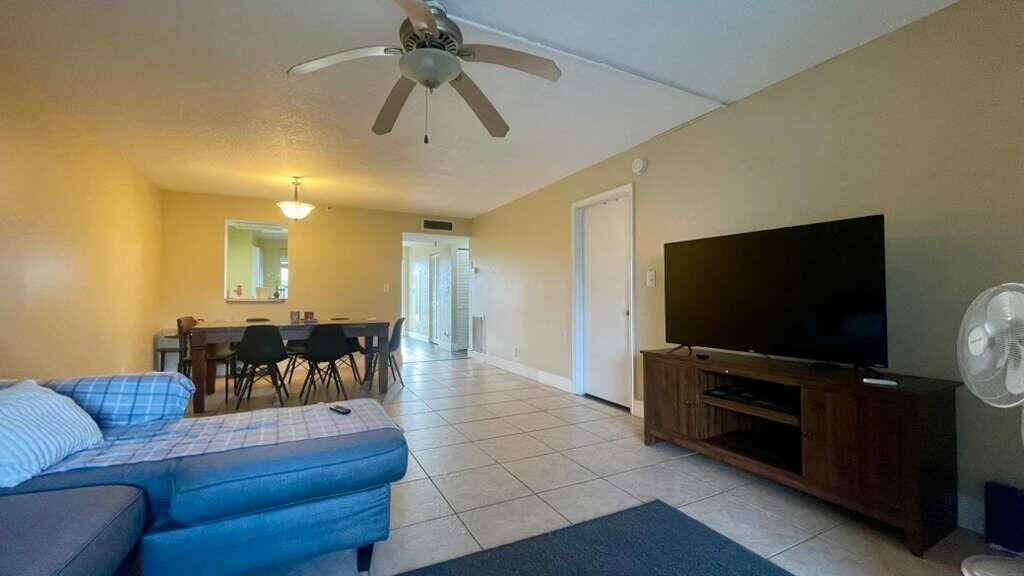 4570 Nw 18th Ave #609 - Photo 5 of 8