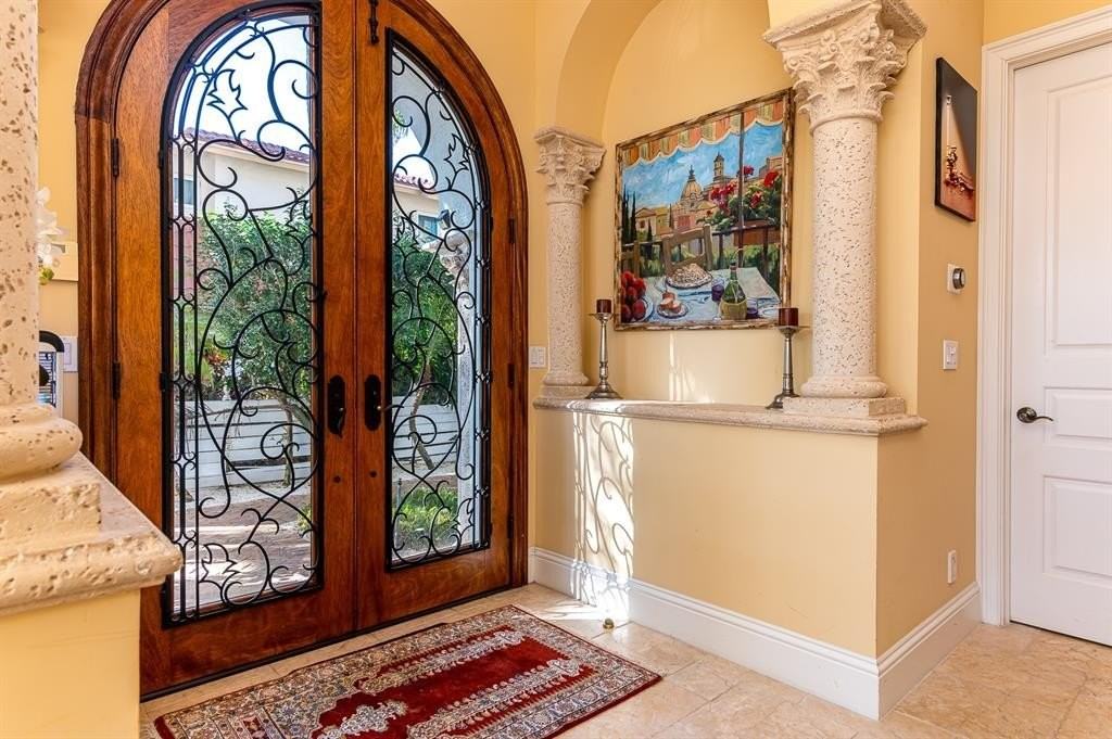 580 Admirals Way - Photo 3 of 26