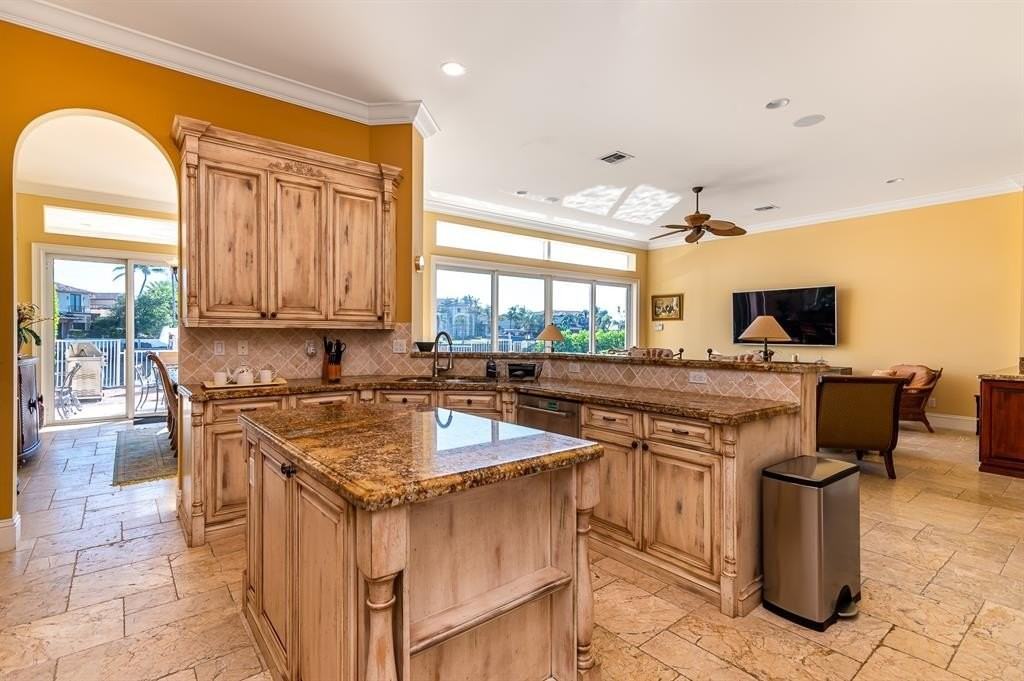 580 Admirals Way - Photo 5 of 26