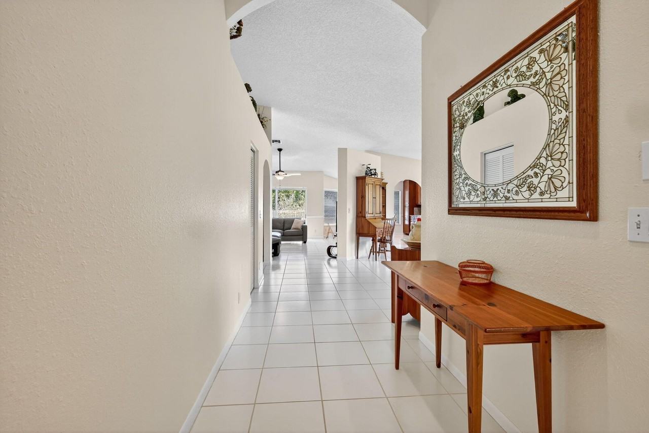 1520 S Club Dr - Photo 4 of 44