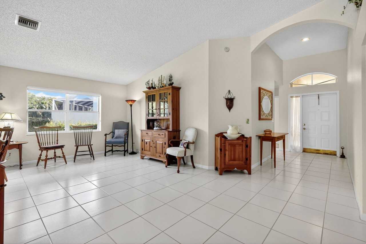 1520 S Club Dr - Photo 5 of 44