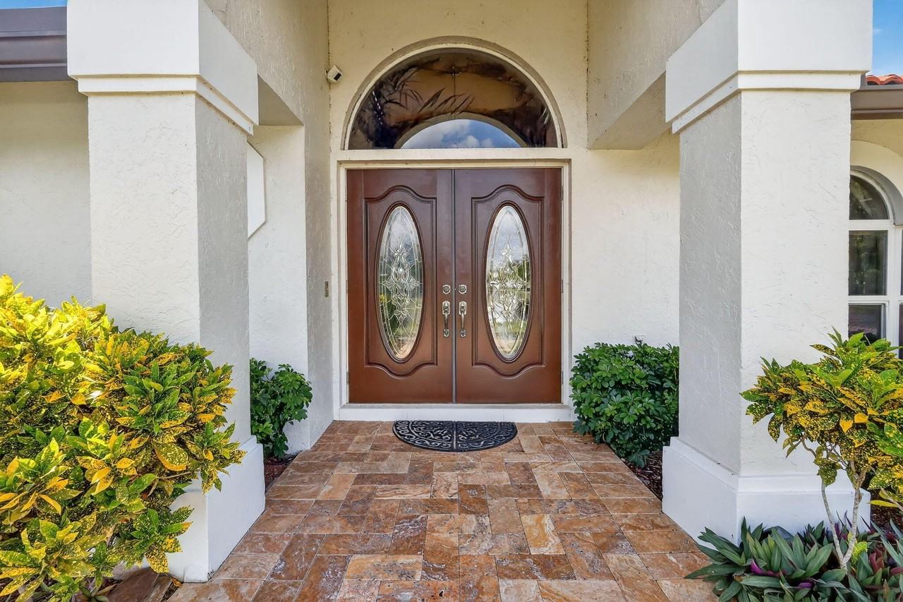 1880 Grantham Ct - Photo 2 of 50