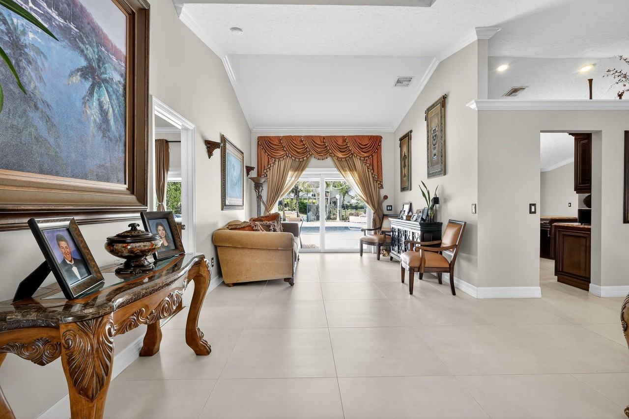 1880 Grantham Ct - Photo 4 of 50