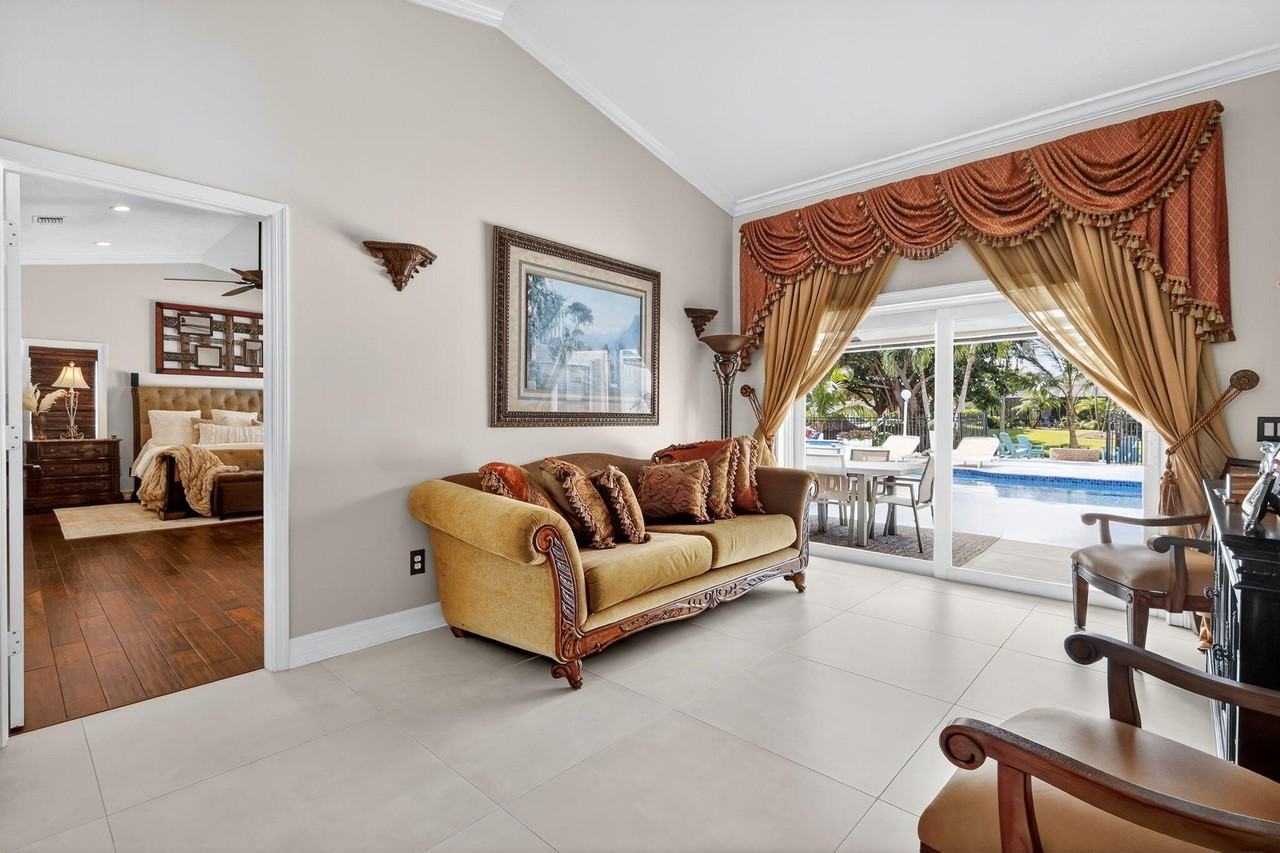 1880 Grantham Ct - Photo 6 of 50