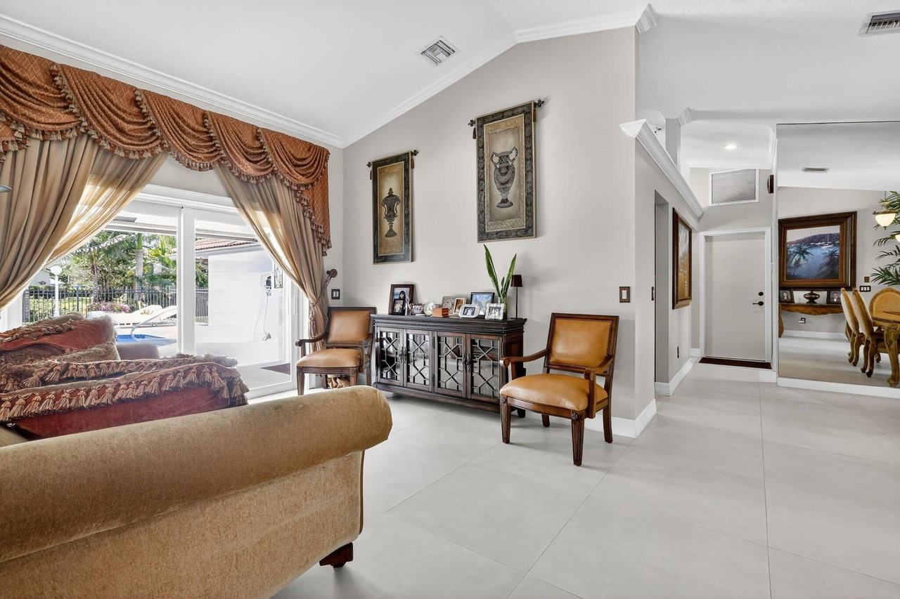 1880 Grantham Ct - Photo 7 of 50