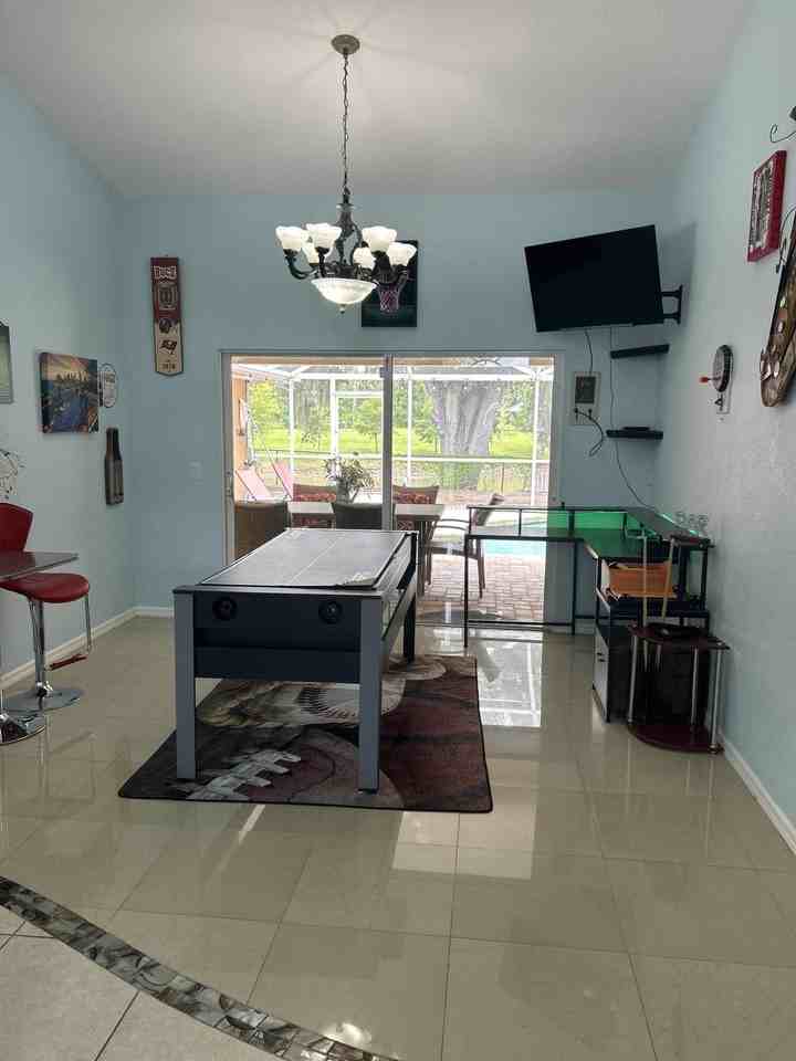 2590 Abbotsford St - Photo 3 of 39