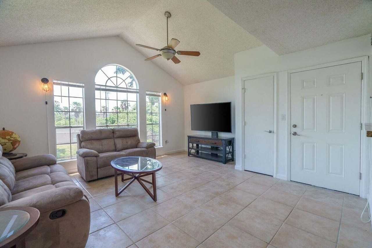 1050 Crystal Way #P - Photo 5 of 17