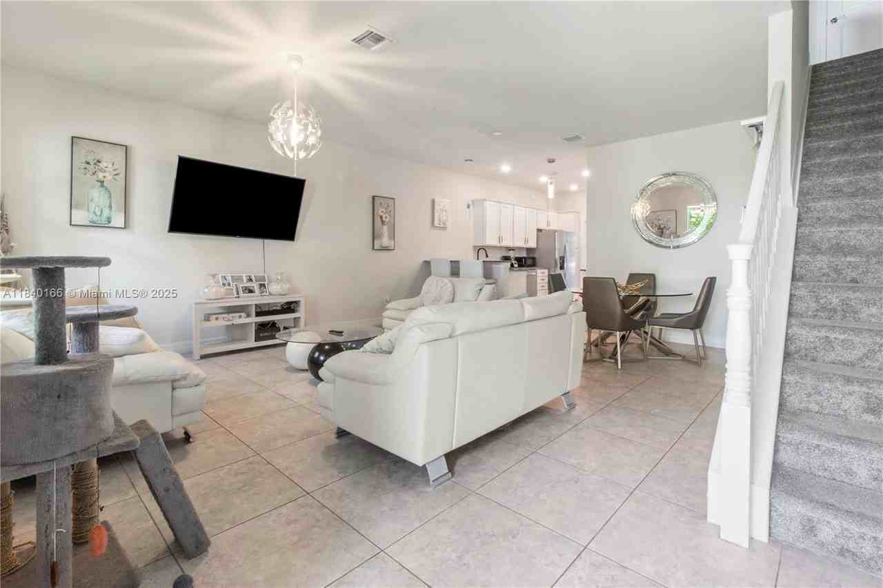 5140 Eucalyptus Drive - Photo 2 of 8