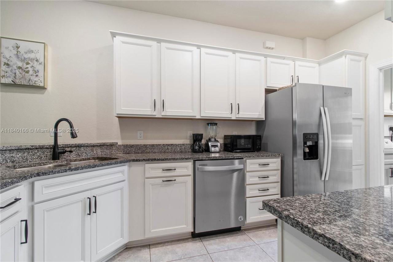 5140 Eucalyptus Drive - Photo 4 of 8