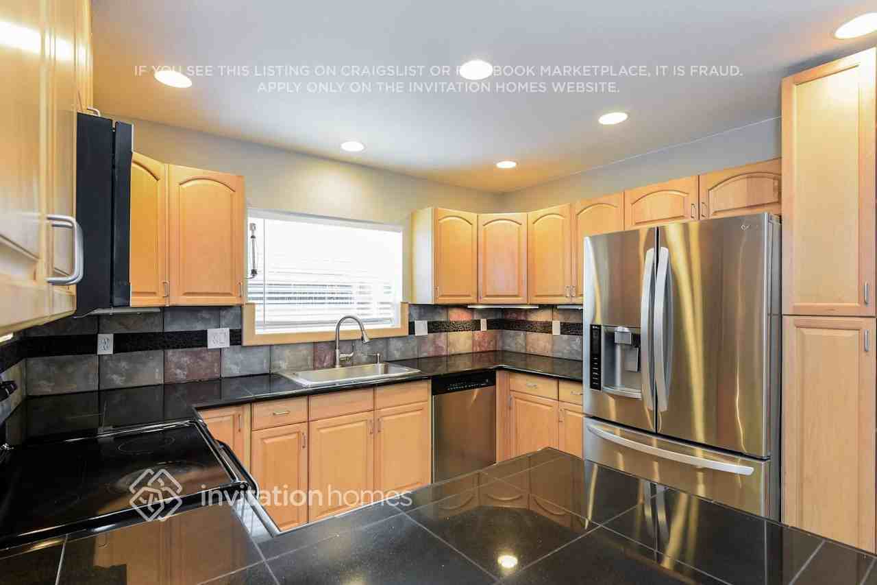 227 Poppy Street - Photo 5 of 16