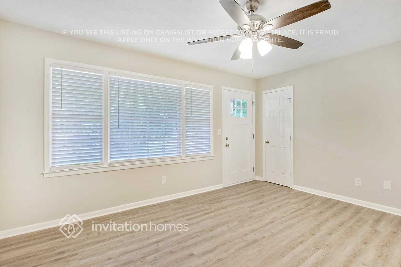 7110 Carolyn Cir - Photo 4 of 25