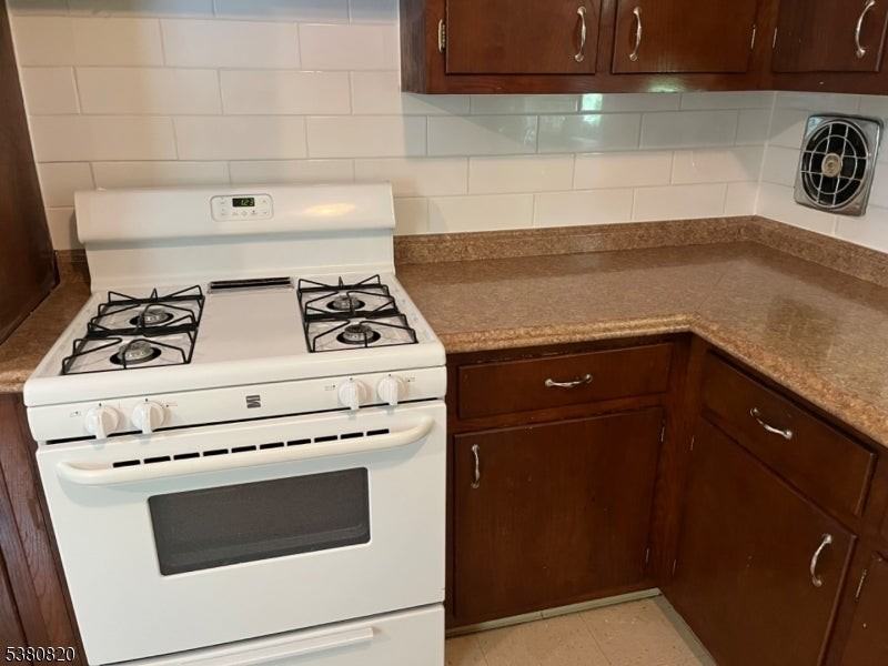 38 Park St - Photo 3 of 11