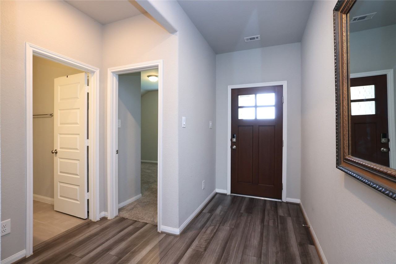 2127 Cherryvale Dr - Photo 2 of 21