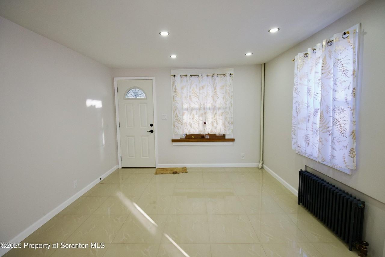 107 N Sumner Ave - Photo 7 of 19