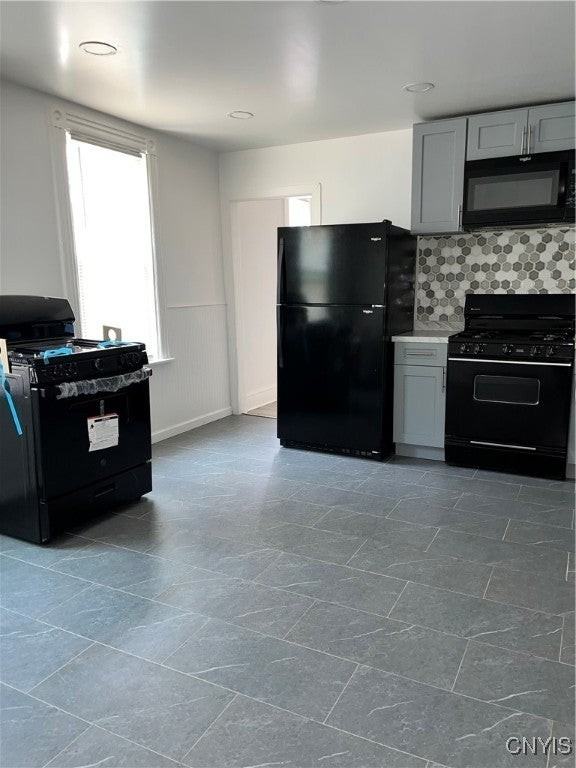 1651 Howard Ave Apt 1 - Photo 3 of 10