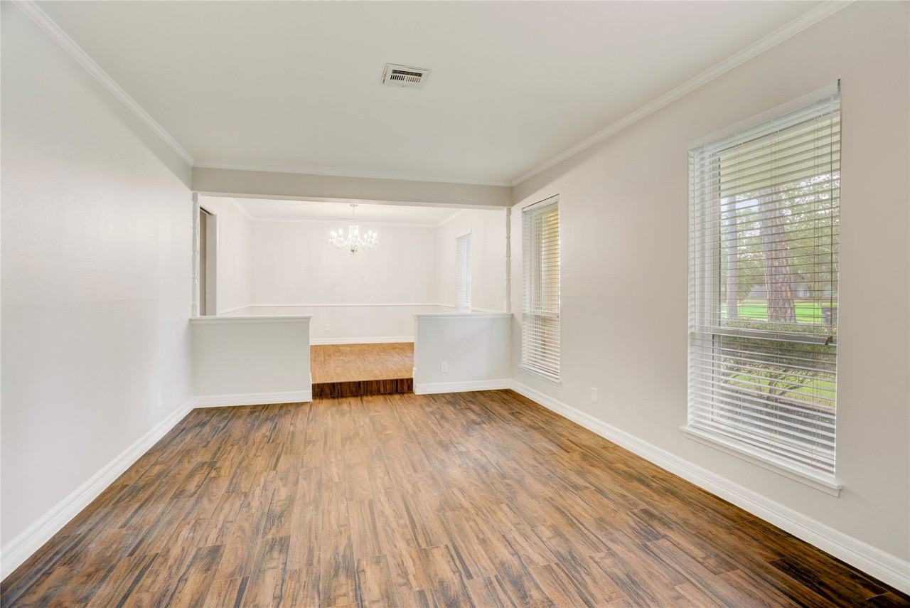 5751 Creekbend Dr - Photo 3 of 25