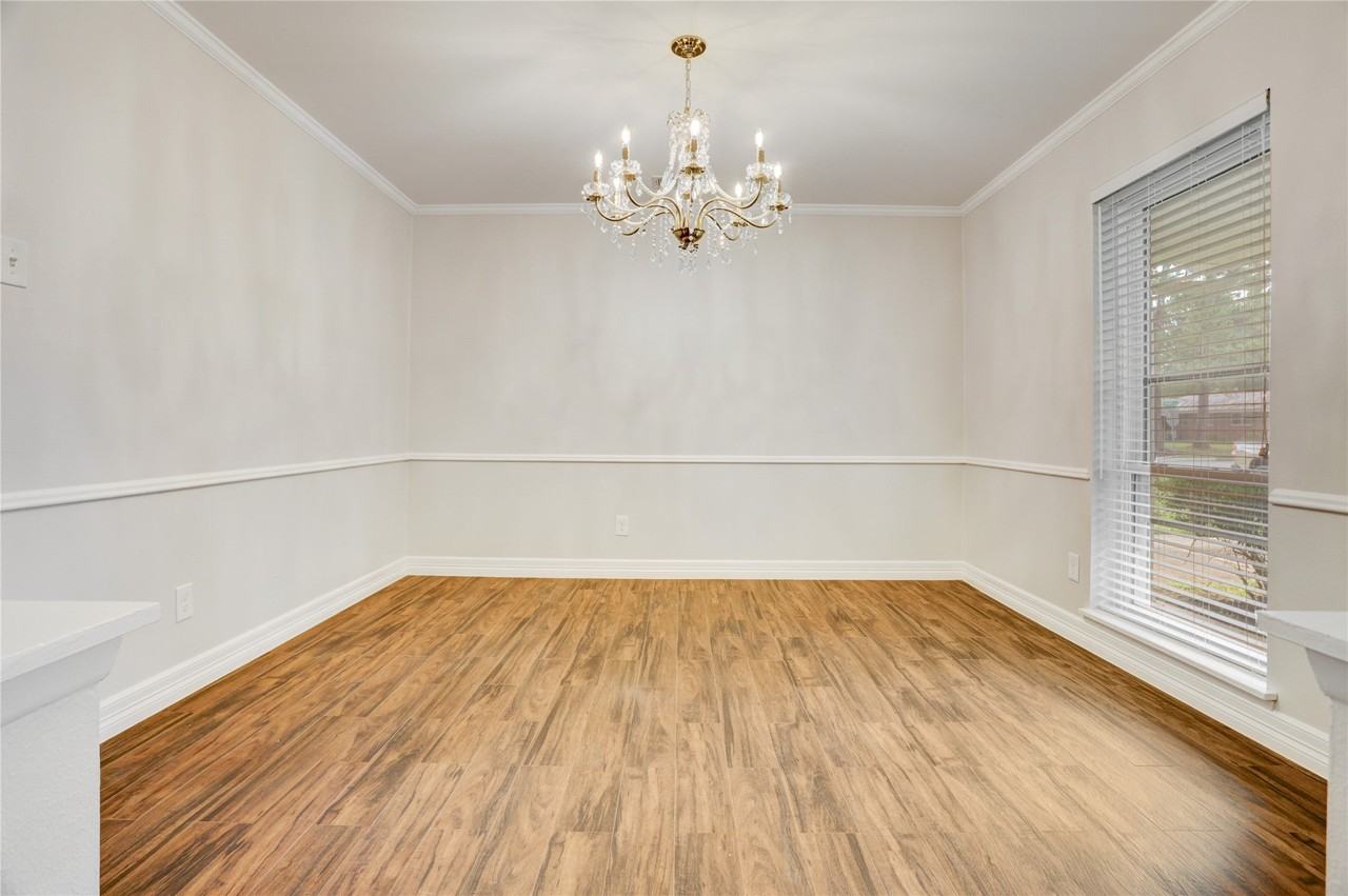 5751 Creekbend Dr - Photo 5 of 25