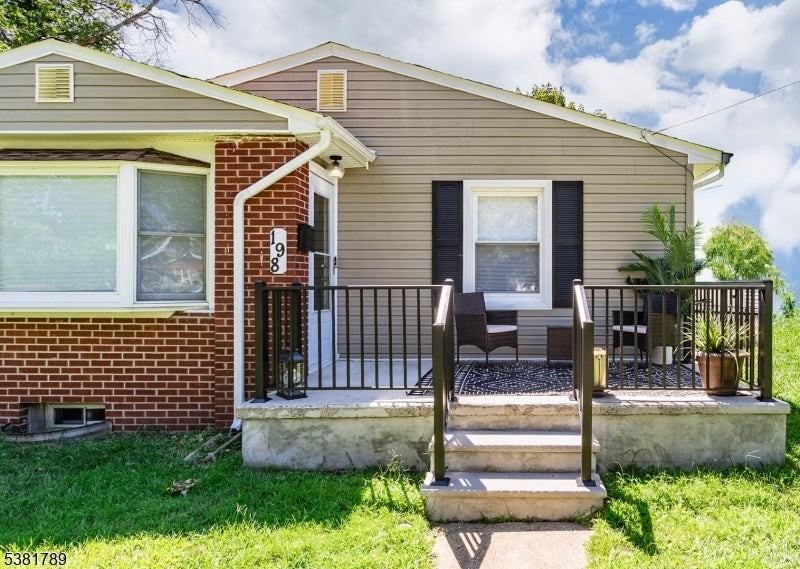 198 Berkeley Square - Photo 2 of 34