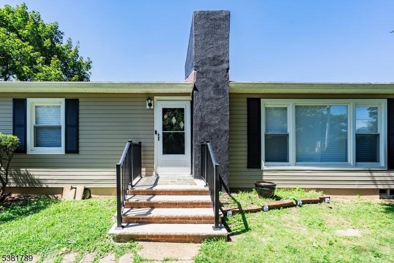 198 Berkeley Square - Photo 4 of 34