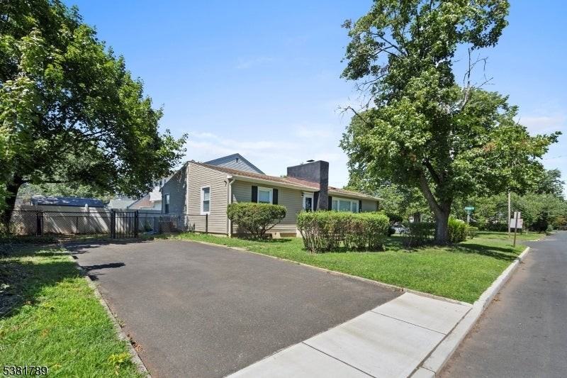 198 Berkeley Square - Photo 6 of 34