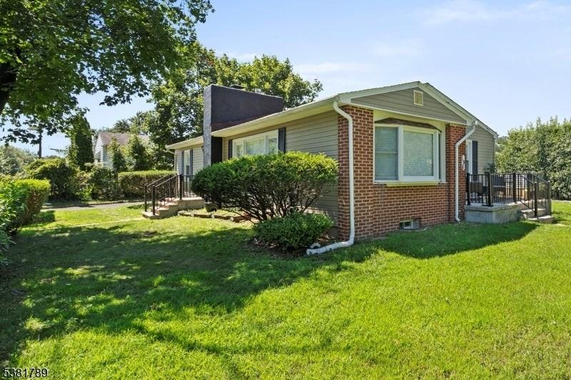 198 Berkeley Square - Photo 7 of 34