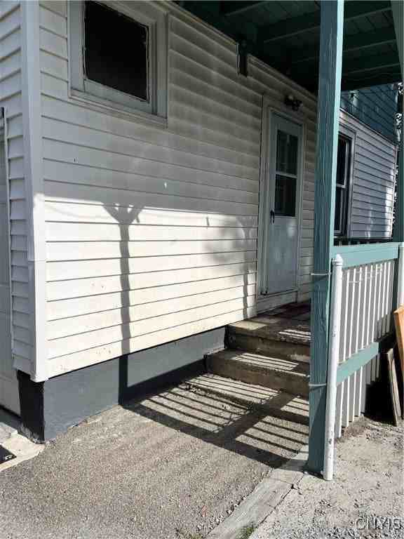 1651 Howard Ave Apt 3 - Photo 2 of 12