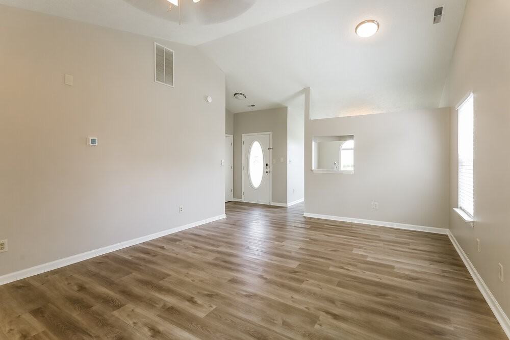 1352 East Mcclarnon Drive - Photo 3 of 16