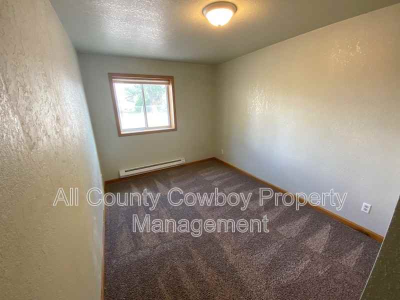 1557 Jefferson St #B - Photo 6 of 7