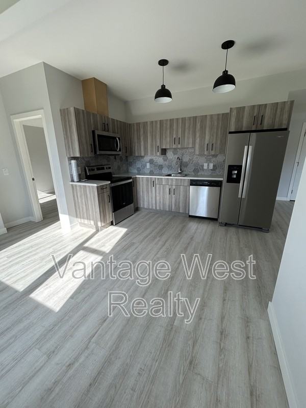 973 Lochness St - Photo 2 of 10