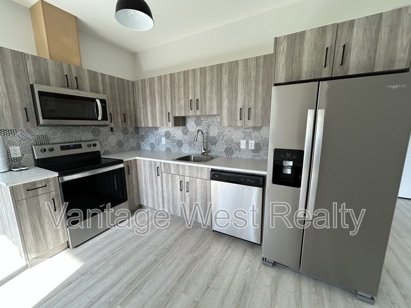 973 Lochness St - Photo 3 of 10