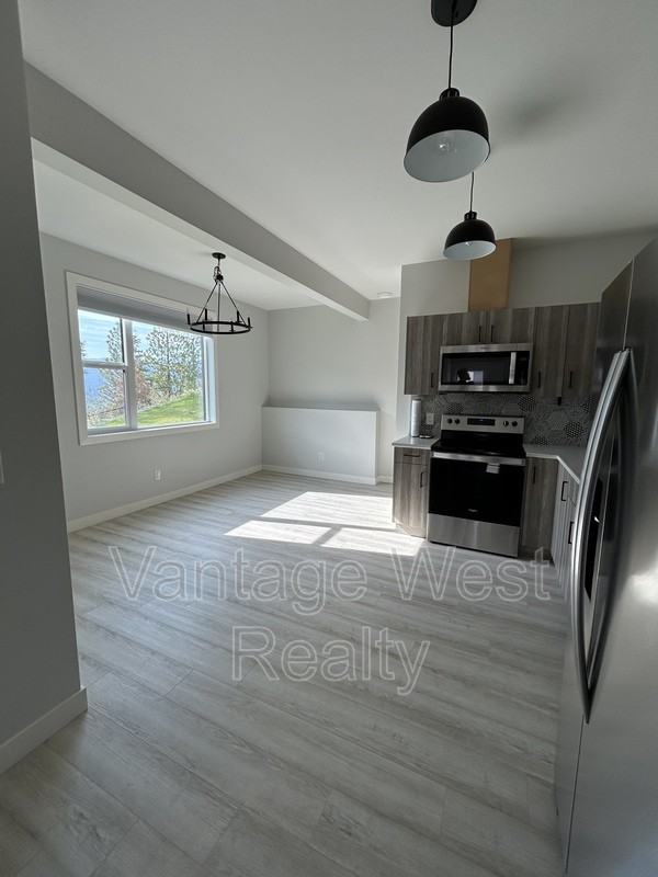 973 Lochness St - Photo 4 of 10