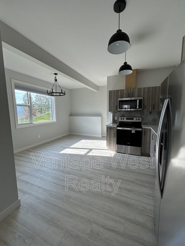 973 Lochness St - Photo 5 of 10