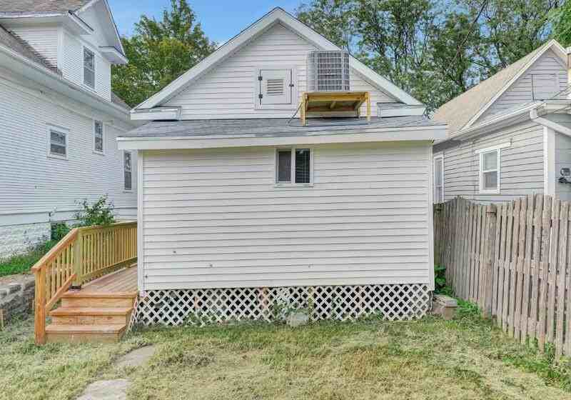 820 Charleston St - Photo 3 of 16