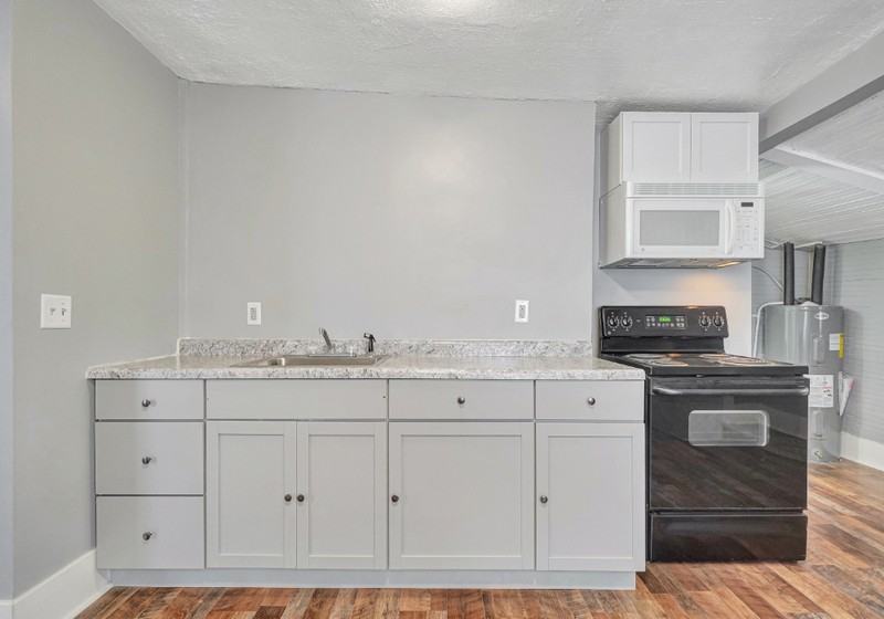 820 Charleston St - Photo 7 of 16