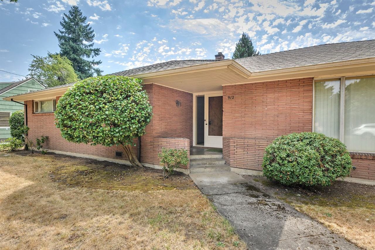 912 E Main St - Photo 2 of 24